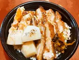 丼ぶり 照りたまマヨチキン くし切りポテトトッピング(カレーケバブ&ラッシー クインズケリー)