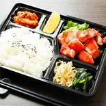 激辛！ブルダックチキン弁当（焼肉店が本気出した肉カレー）