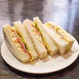 タマゴサラダとロースハムのミニサンド（珈琲食堂 クモノキレマ）
