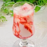 ストロベリーラッシーStrawberry lassi. 500ml（DONER KEBAB）