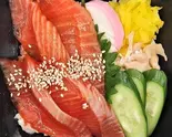 づけサーモン丼(すしっちょ)