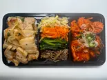 肉好き必見！満腹3種定食 サムギョプサル丼+ナムル盛り合わせ+タッカルビ（Welcome Ikemen）