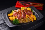 【ハーフ＆ハーフ】熟成ハラミ＆牛シンタマ ガリバタ~ペッパーライス~丼（神保町ビーフ 三軒茶屋）
