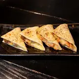 スパイシーハーブチキンのケサディーヤ(はなゆ)