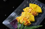 砂糖付きパイナップルの炭火焼き・焦糖烤菠萝(小尾羊 薬膳しゃぶしゃぶ 巣鴨店)