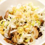 塩ダレがけネギ豚丼（つけ麺大戦争 秋葉原店）
