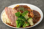 ベーコンポテトとろたまオムライス（男のオムライス EGG BOMB 新橋店）