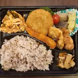 ミックスフライ弁当プリンつき（おばんざいや早乙女 銀座本店）