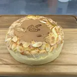 パリパリアーモンドメープルチーズケーキ〜in 落ち葉チテイ（焼きたてチーズケーキベテイ）