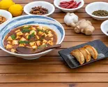 【創業20余年伝統の味】広東麻婆丼＆揚げ餃子3個 Mapo Rice Bowl ＆ Deep Fried Gyoza Dumpling (3)（究極の麻婆豆腐専門店 南京町 花梨麻婆飯店）