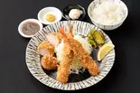 【ご飯またはキャベツ大盛り無料!】ヒレかつ×肉巻きエビフライ弁当(嬉嬉豚とんかつ『君に、揚げる。』池袋本店)