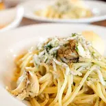 食欲そそるオイルソースパスタ（創作料理とワインのお店上田慎一郎）