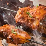 タンドーリチキンティッカ (骨なし2個) // Tandoori Chicken Tikka (2pc)(バンゲラズキッチン 銀座店)