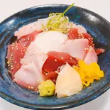 胡麻まぐろ紅白丼（まぐろ屋 炭太郎）