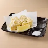 カマンベール天ぷら（和牛と海鮮浜焼き うしQかきQ）