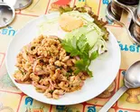 ลาบไก่ イサーン地方鶏挽肉辛すっぱサラダ Issan-Style Hot and Sour Minced Chicken Salad(バンコックポニー食堂 岩本町店)