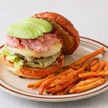 アボカドモッツァレラ生ハムバーガー(WILLIE's)