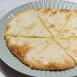 チーズナン（THE RAIN MAHAL RESTAURANT ＆PARTYPLACE）