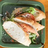 プロシュートとアボカドのバケットサンド（Cafe＆EatOMP）