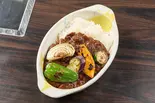 焼肉屋が作った本気の焼き野菜カレー（肉とワインくだん）