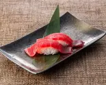 赤身2貫(メバチマグロ)（美虎寿司）