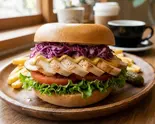 しっとり鶏むね肉のハニーマスタードベーグルサンド Honey mustard bagel sandwich with moist chicken breast（【ニューヨーカーズベーグル】BB Monster）