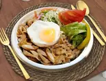 チキンケバブドンと卵 Chicken kebab don with egg（EFLIF KEBAB 白楽店）