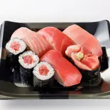 本まぐろづくし Ultimate Tuna Sushi Assortment(梅丘寿司の美登利総本店 高田馬場店)