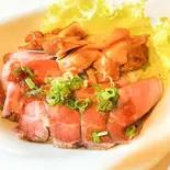 ローストビーフ＆テリヤキチキン丼（豚・牛・鶏のガッツリどんぶりメシ【Fluke(フルーク)】）