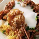 サムギョプサル屋のピリ辛豚丼(温玉入、ご飯大盛り)（クッパリ）
