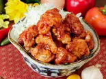 メガ盛旨辛ヤンニョム唐揚げ丼（贅沢極み唐揚げ あご家）