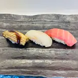 中とろ、平目の昆布締め、煮穴子の炙り3貫盛り（鮨 比良乃）