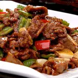 牛肉のピリ辛炒め(中華料理錦楽軒)