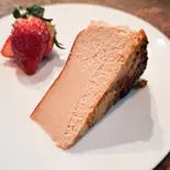世田谷産イチゴのバスクチーズケーキ（世田谷西洋食堂）