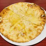 ハニーチーズナン Honey Cheese Naan（Asian Dining KASIKA）