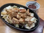 鶏もも鉄板焼肉(塩だれ)【辛みそ】（【関西風＆広島風お好み焼き・鉄板焼き】 桜家）