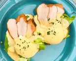 チキンアボカドエッグスベネディクト Chicken Avocado Eggs Benedict（BONDICAFE NAKAMEGURO(ボンダイカフェ ナカメグロ)）