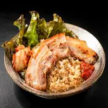 サムギョプサル丼 Samgyeopsal Rice Bowl（韓流ご褒美飯♪バターガーリックライスの【サムギョプサル丼】 黄金町店）