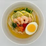 レモン冷麺(海老と自家製キムチ)（冷麺とチヂミの店 면면(ミョンミョン)）