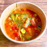 8品目のミネストローネ（軽食とデザート。Cafe Karanos[カラノス]）
