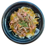 細切れローストビーフとオニスラ丼(ご飯150g)（薬膳麻辣湯やっちゃん 久我山店）