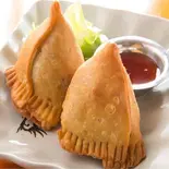 スパイシーカレーコロッケ Samosa 2P（インド・ネパールレストラン ラクシミ）
