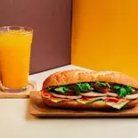 当店人気No.3 ミチャバインミー ジュースセット Mi Cha Banh Mi - Juice Set（バインミーシンチャオ 神戸店）