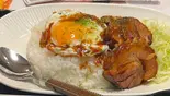 目玉焼き叉焼丼(40g X 2枚)（大安酒場）