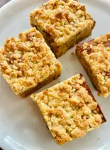 スパイス香るバナナのココナッツクランブルケーキ（SOROR(ソロル) 毎日のデリとお菓子）