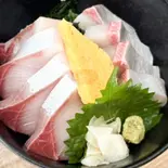 ぶり・ヒラマサ2色丼（平戸こんね駒込店(■他業者(デリバリー)をご利用下さい■)）