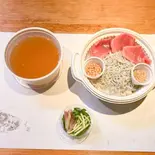 【冷】釜揚げしらす＆まぐろ茶漬け(ご飯220g)（寿司割烹山水）