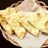 ガーリクナン ( Garlic nan )（インドネパールレストランCHANDRAMA）