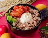 【旨辛キムチのせ】豚のすたみな丼(約150g)（豚とほうれん草のポパイ丼 大阪肉物語）