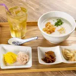ピータンと塩漬け卵 ダブルエッグ粥セット お茶とお任せ点心2品（ラッキーティーパーラー）